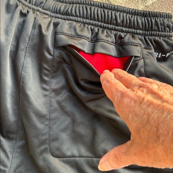 Nike Men's Black and Red San Francisco Dry Fit Athletic Training Shorts Size L - Picture 7 of 9